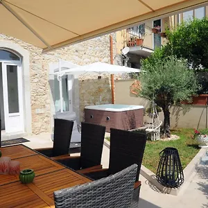 https://la-casa-di-gaia.taorminaitalyhotels.com